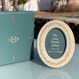 Vtg LENOX Portrait Gallery Frame